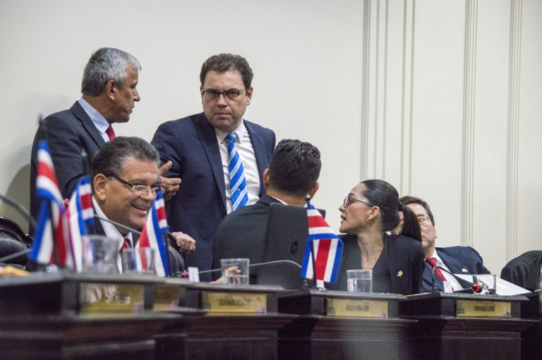 Procedimientos y términos legislativos