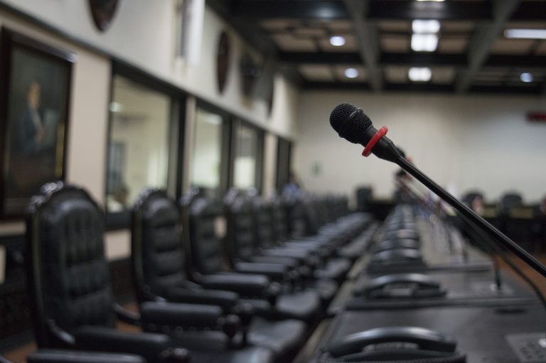 19 diputados impiden eliminar el secretismo en la no reelección de magistrados