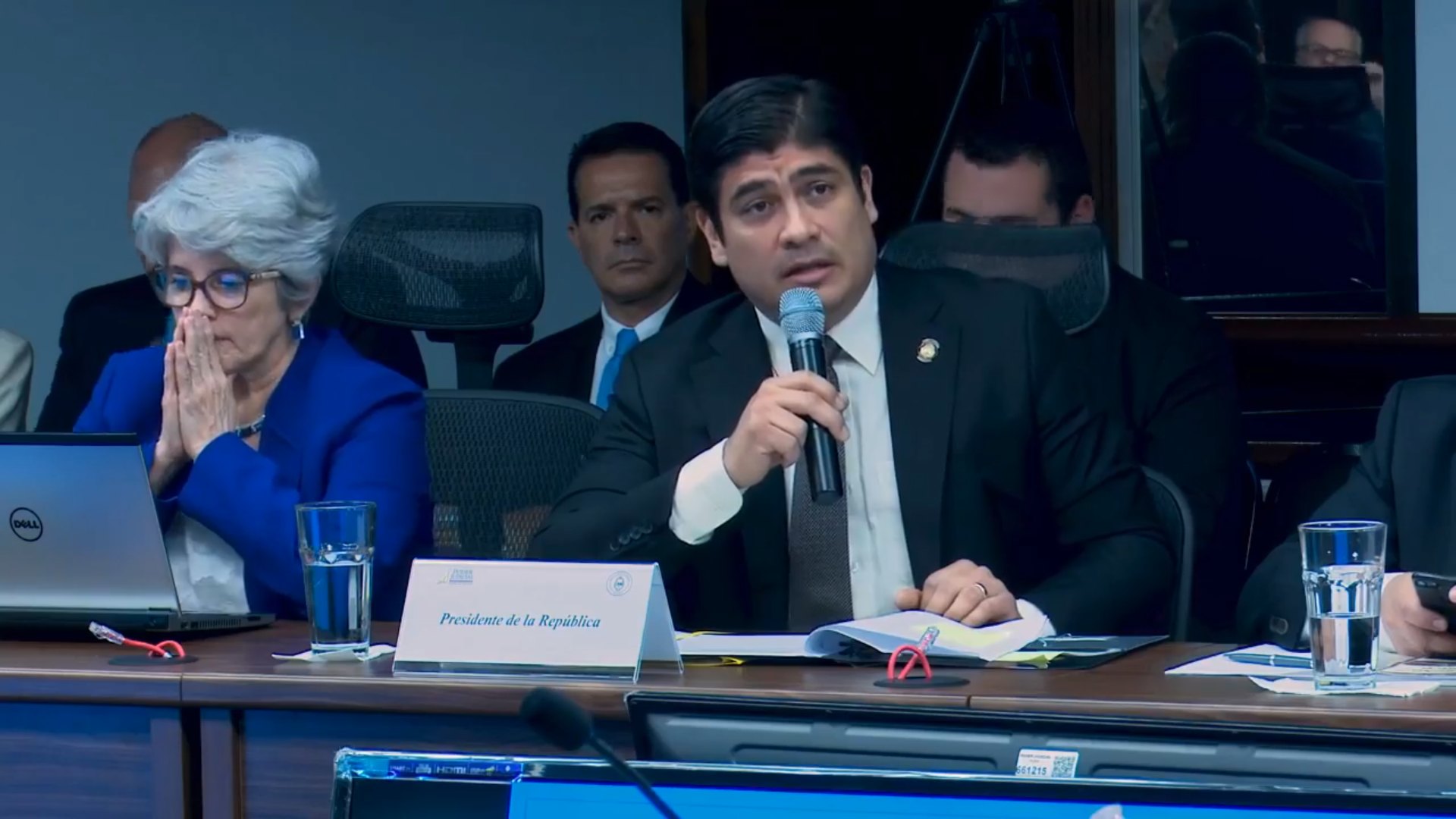 Pensiones de lujo en vilo, plan fiscal en vilo, pobreza… en aumento