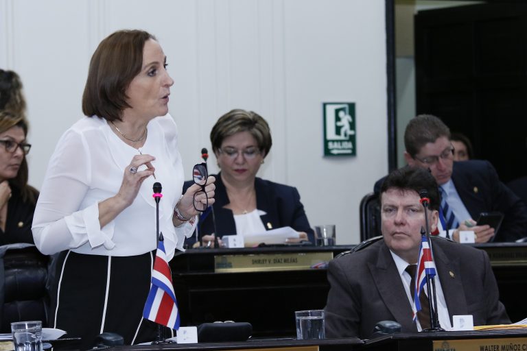 En medio de los chispazos de violencia diputadas hacen un llamado a la sensatez