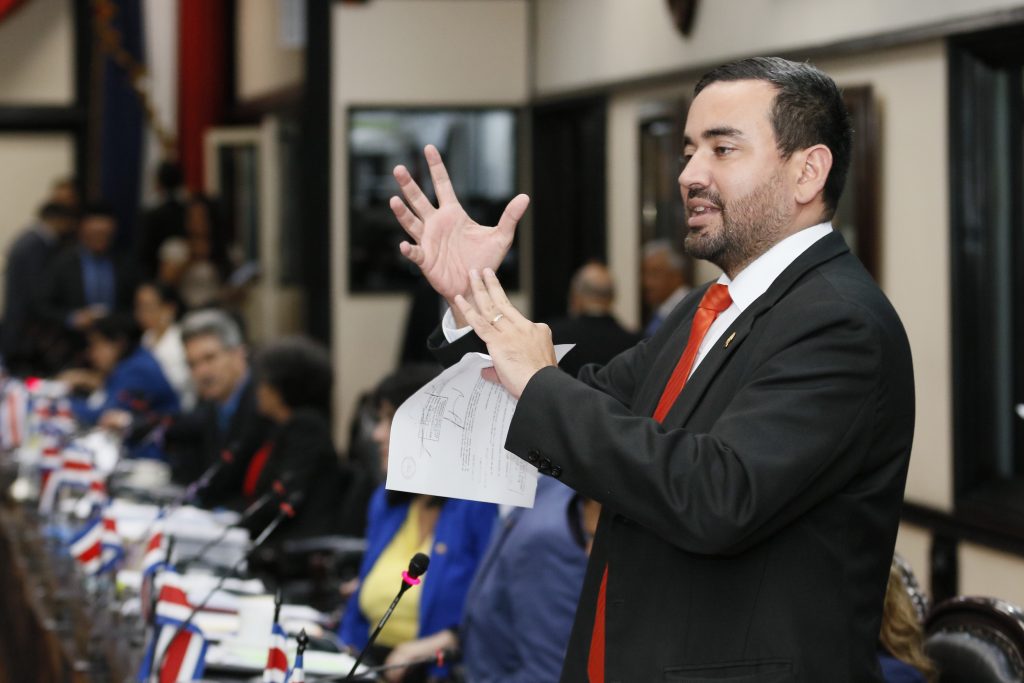 Imagen principal del artículo: Las cosas se siguen complicando para Jonathan Prendas