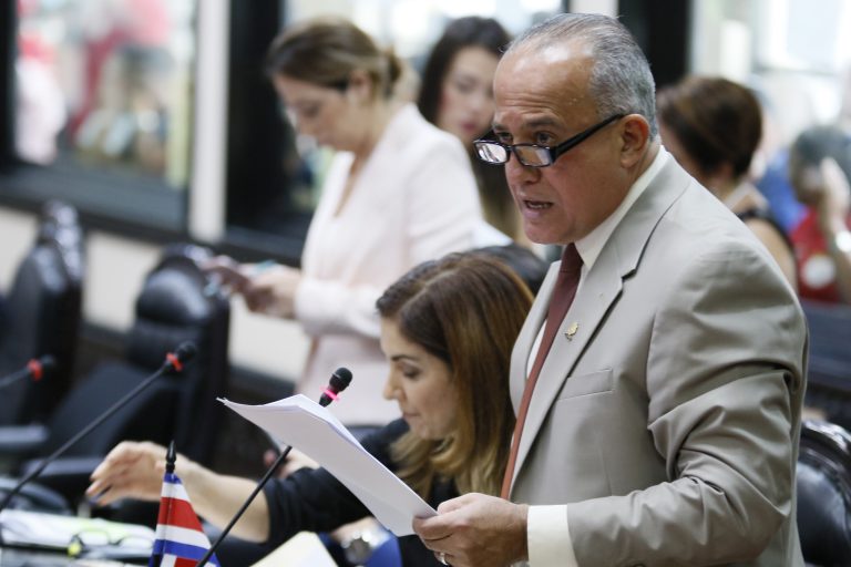 26 diputados firman moción pidiendo posponer matrimonio igualitario 18 meses después de la pandemia