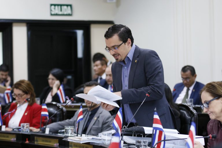 Villalta y SINTRAJAP demandan al Estado por "intención de quebrar JAPDEVA"