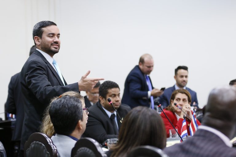 Jonathan Prendas dijo 5 falsedades para justificar cobro ilegal de 8,3 millones en cesantía