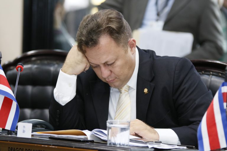 Dragos Dolanescu renuncia al PRSC y se declara diputado independiente