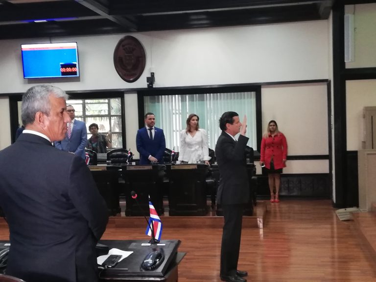 Sala IV condena al Congreso por obstaculizar labor de la prensa durante juramentación de magistrado