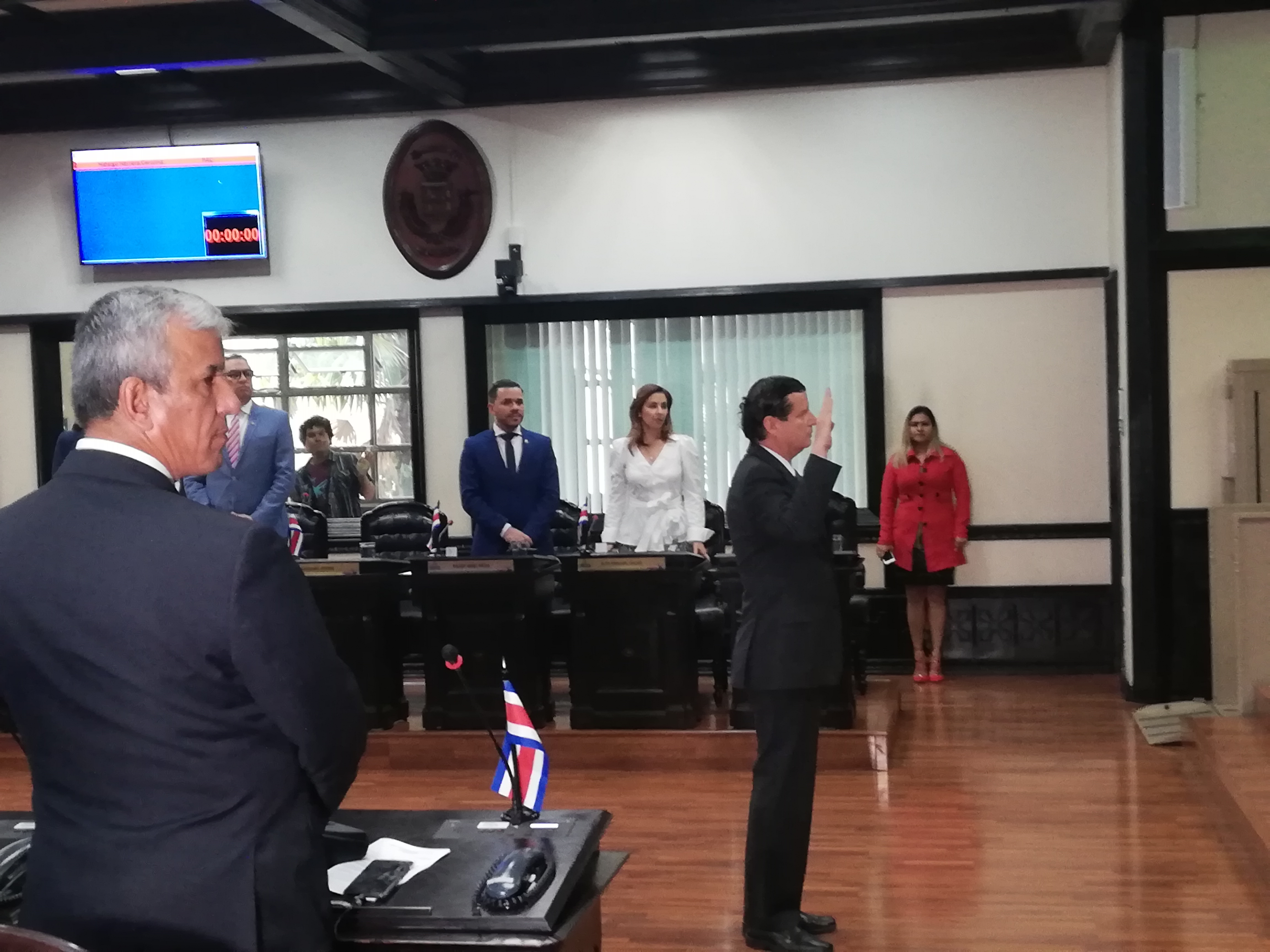 Imagen principal del artículo: Sala IV condena al Congreso por obstaculizar labor de la prensa durante juramentación de magistrado