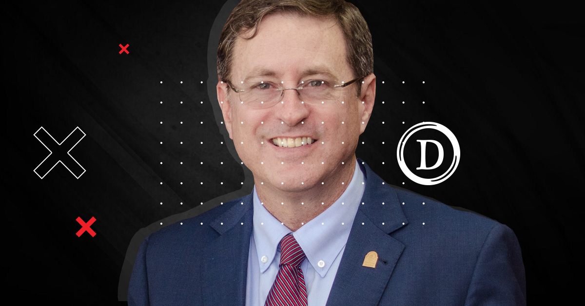 Imagen principal del artículo: Román Macaya Hayes: “La Caja es una institución política, con pe mayúscula”