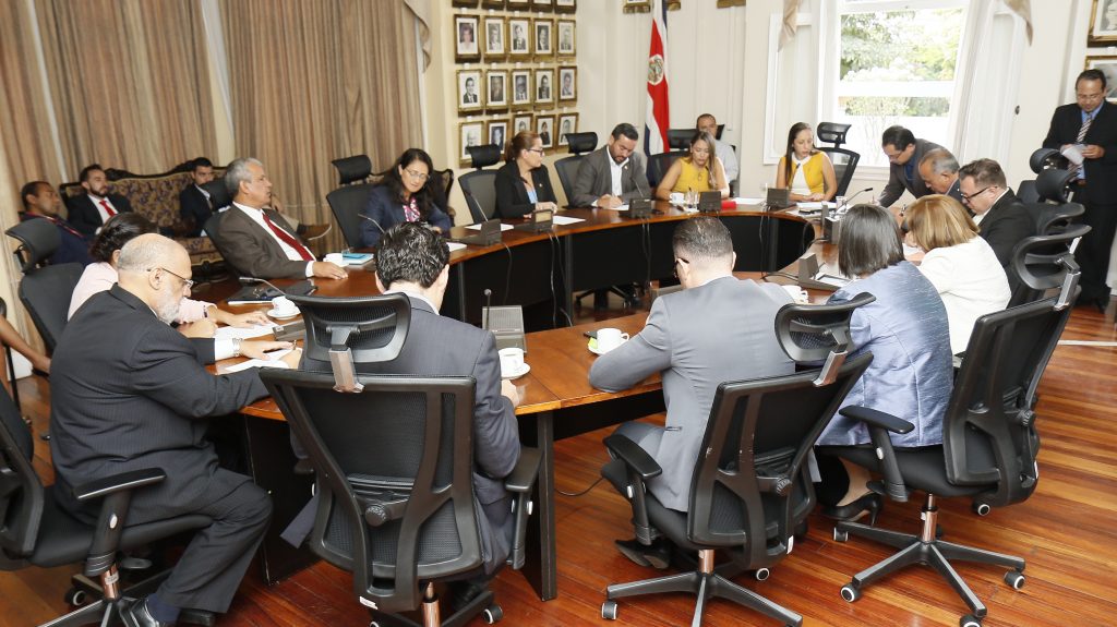 Imagen principal del artículo: Dictámenes, vistos buenos, cambios de nombre y más