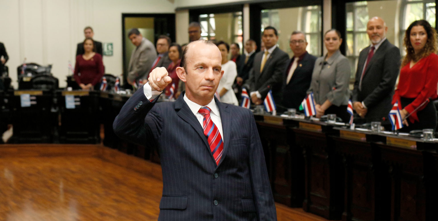 Imagen principal del artículo: Magistrado Jorge Olaso formaliza solicitud de reelección en la Sala Segunda