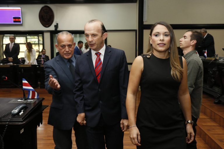 Nuevo magistrado fue juramentado, van tres y quedan 5…