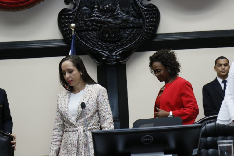 Renuncia de Campbell eclipsa anuncio del Plan Nacional de Desarrollo