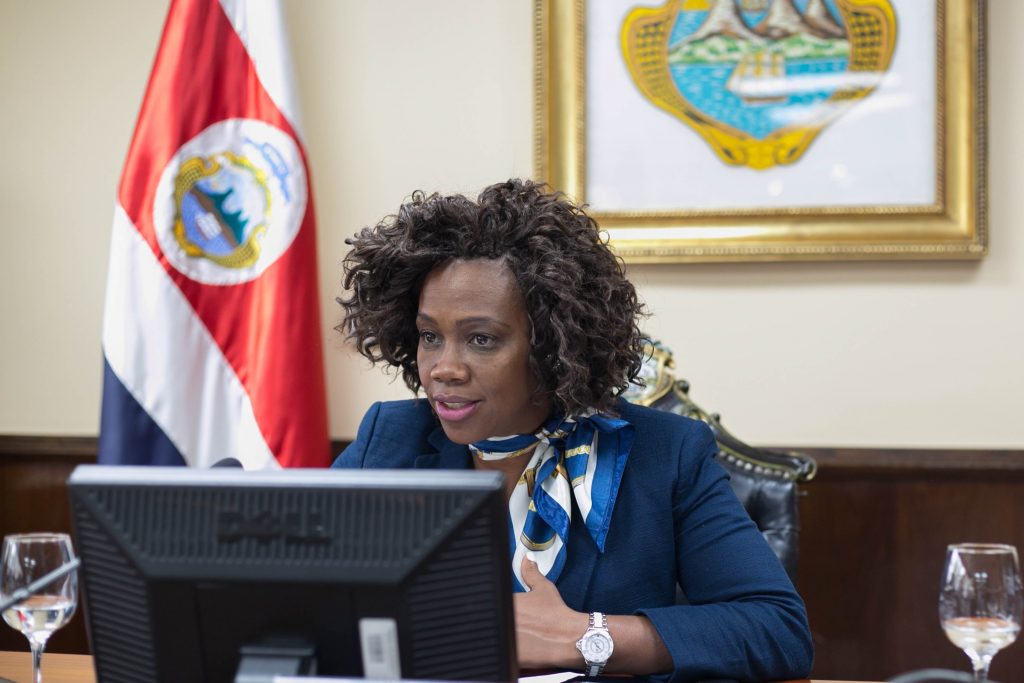 Imagen principal del artículo: Epsy Campbell renuncia a la Cancillería