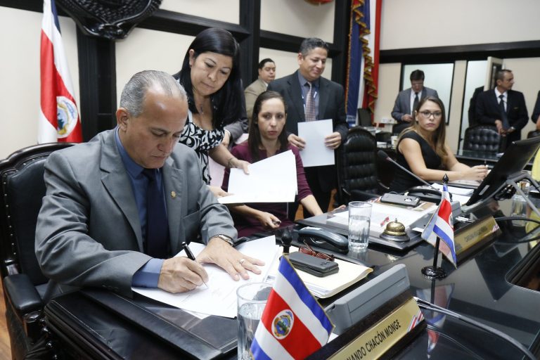 Leyes aprobadas por los diputados tardan hasta 313 días en ser publicadas