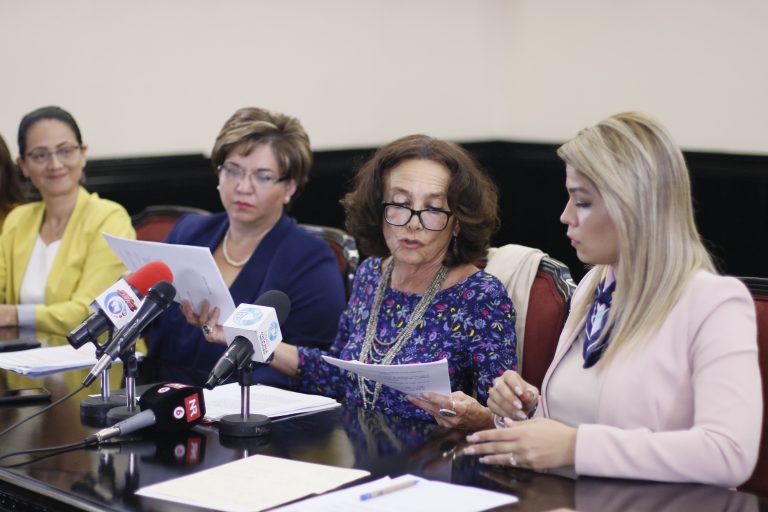 Patricia Mora renuncia voluntariamente a inmunidad para enfrentar denuncia por beligerancia