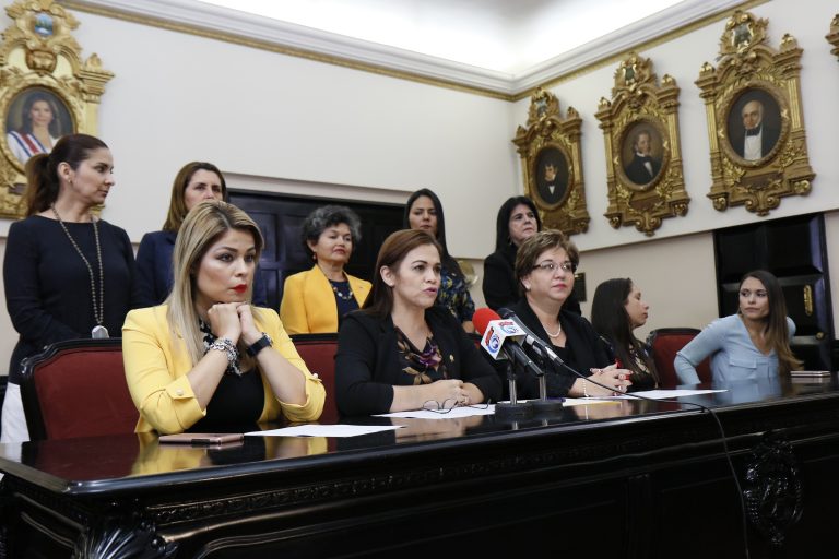 Diputadas se organizan para impulsar la agenda mujer