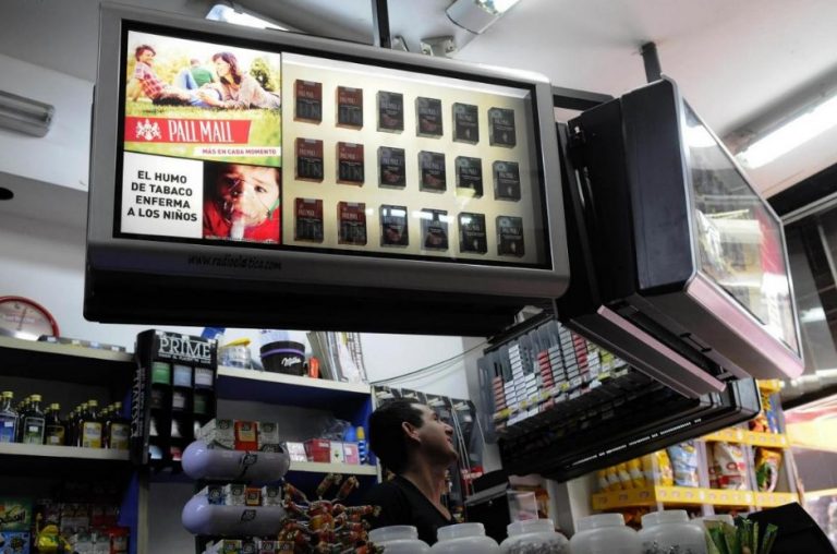 Fracasa pulso de tabacaleras para anular directriz contra publicidad de cigarrillos en puntos de venta