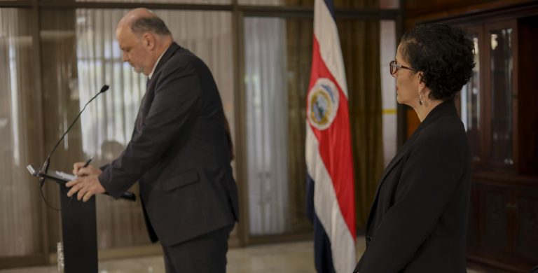 En Presidencia el río suena y es porque renuncias trae