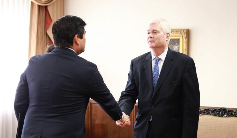 ¿Cuánto cuestan las embajadas injustificadas?