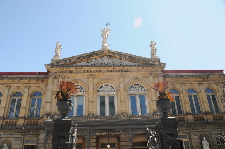 ¿Por qué el Teatro Nacional necesita mantenimiento urgente y los diputados dudan en aprobarlo?