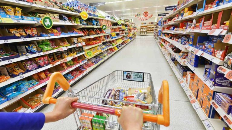 Precios de alimentos como papa, cebolla y tomate impulsan nueva baja del IPC en abril