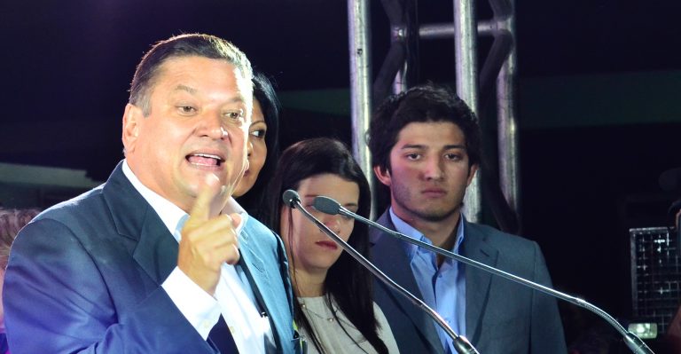 La trama Araya para impedir el límite a la reelección de alcaldías