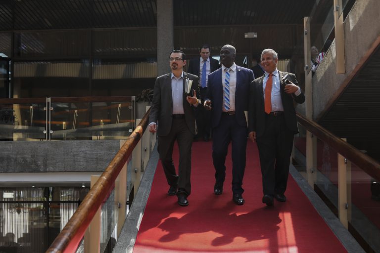 Diputados investigarán "lobby" de tabacaleras ante Casa Presidencial