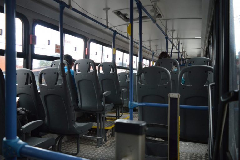 Denuncias por infringir la Ley 7600 ponen a correr a las autobuseras