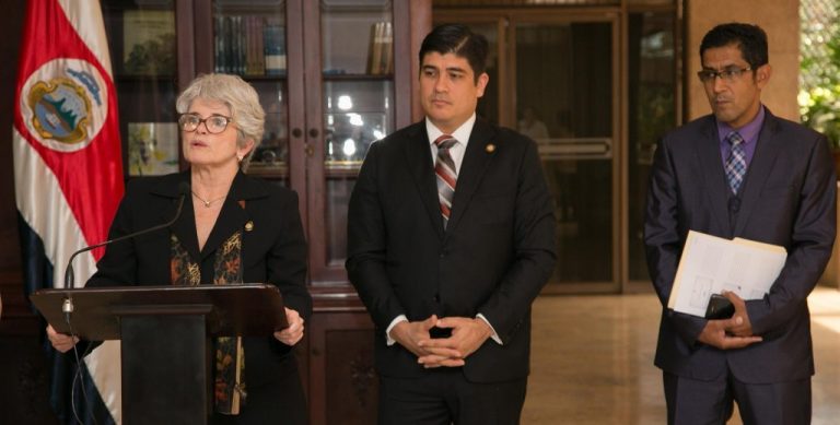 Dos ciudadanas nos recuerdan la importancia de la institucionalidad