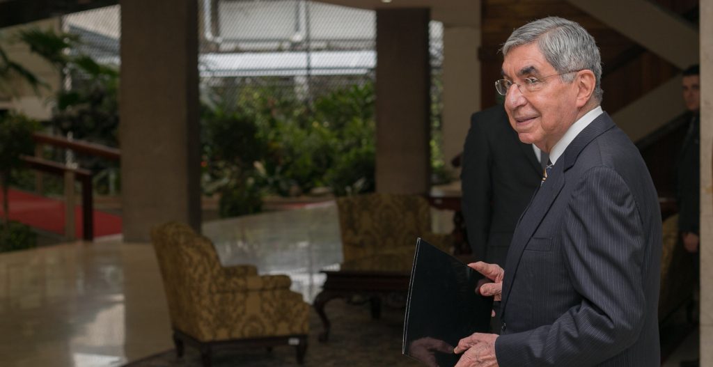 Imagen principal del artículo: Editora de libro de Oscar Arias se suma a acusaciones contra el expresidente