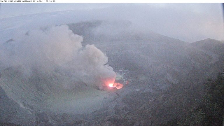 Autoridades cierran el Parque Nacional Volcán Poás por aumento en su actividad