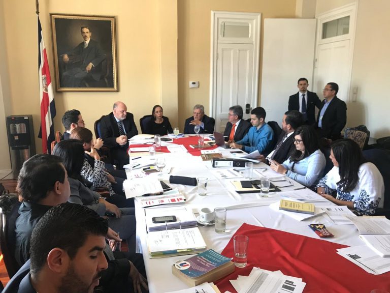 Comisión de Notables plantea que diputados no puedan modificar proyectos del Ejecutivo