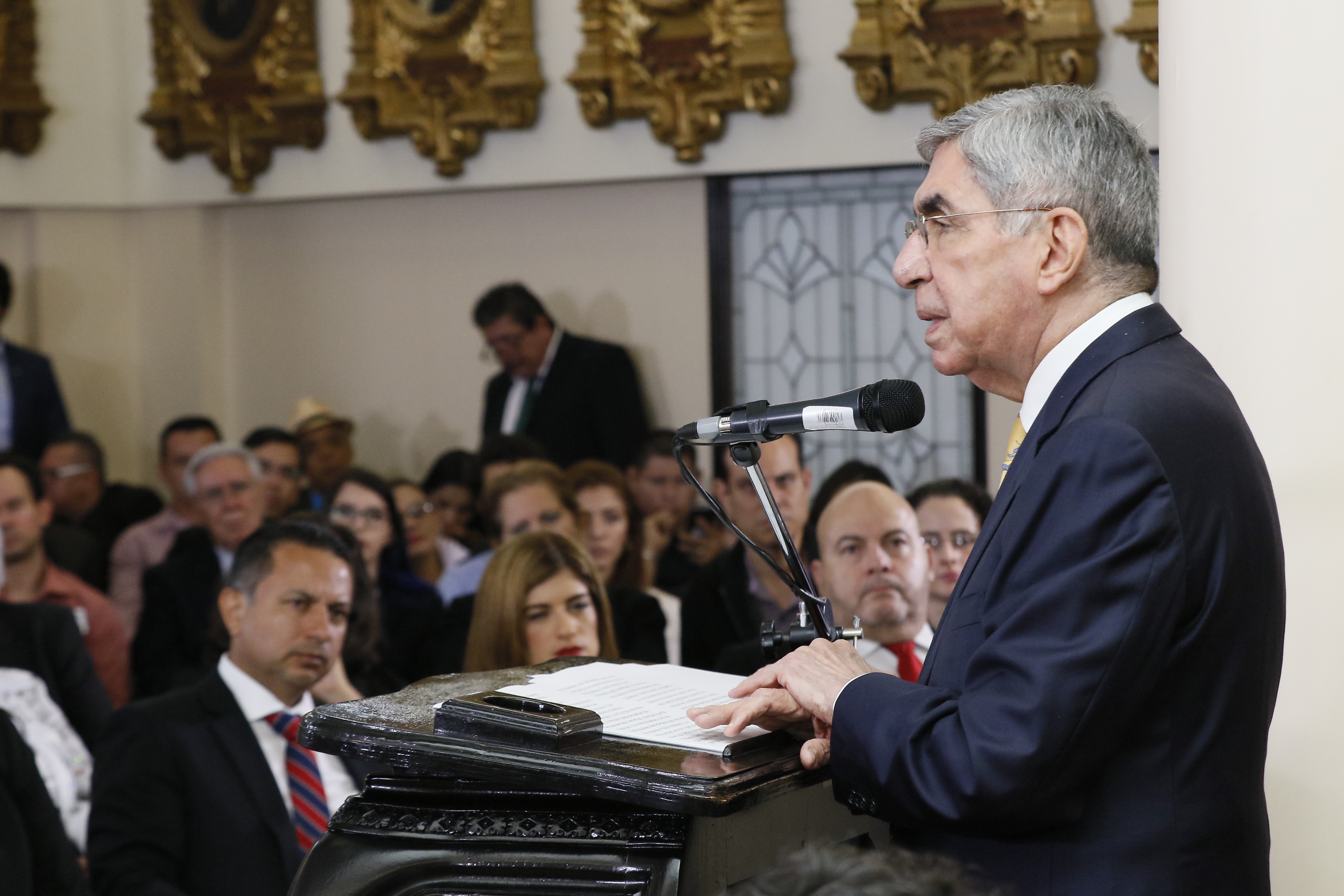 Imagen principal del artículo: Politóloga argentina-suiza afirma a 'The New York Times' que Oscar Arias la abusó sexualmente