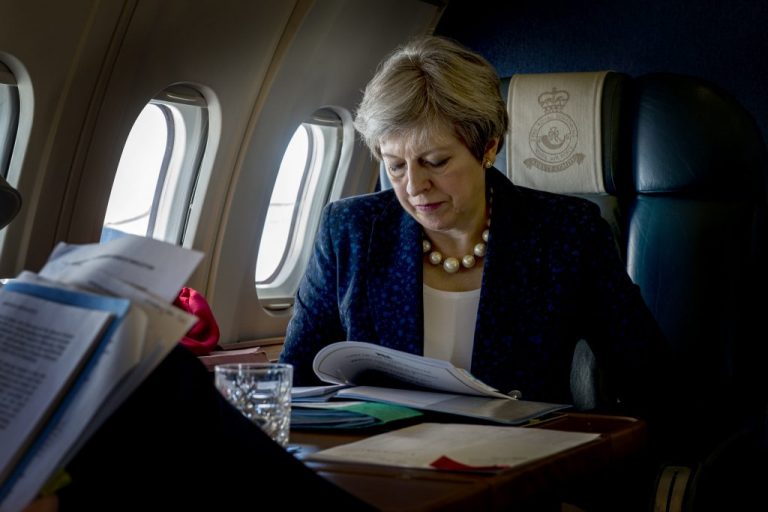 Theresa May ofrece renunciar si el Parlamento aprueba su acuerdo para el Brexit
