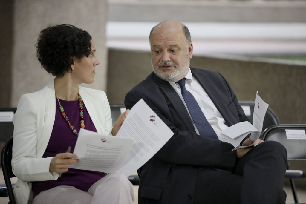 Imagen principal del artículo: Con los ojos puestos en Limón, en Uber y en Solís