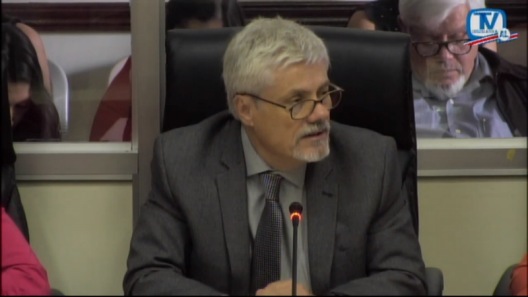 Procurador General da un duro golpe al proyecto del Ejecutivo para regular Uber y similares