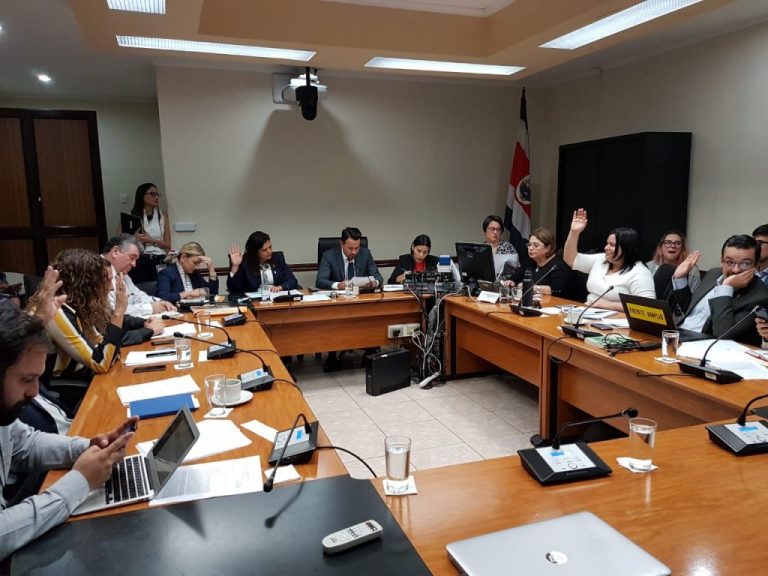 Aprobado en Comisión proyecto para declarar a Costa Rica libre de exploración y explotación de petróleo y gas natural