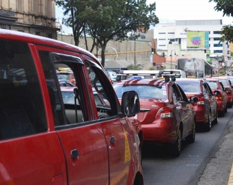 Condenan cooperativa por sancionar taxistas que no iban a protestas