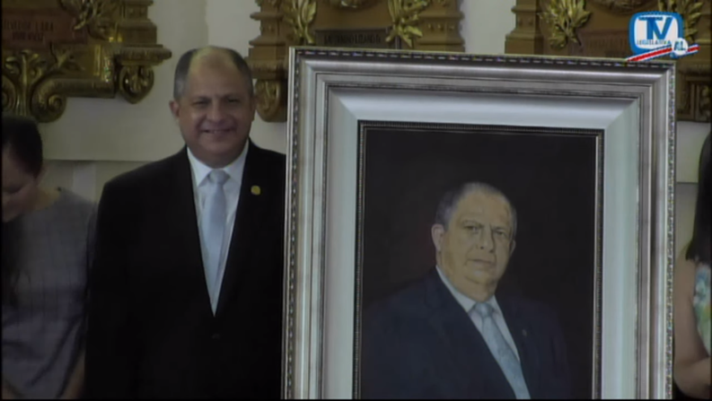 Cuadro de Solís develado en medio de una jornada polémica