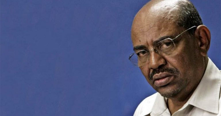 Ejército de Sudán derroca y arresta al presidente Omar al Bashir tras 29 años en el poder