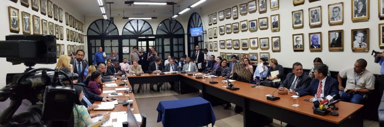 Comisión de Ingreso y Gasto reparte culpas por el "hueco" presupuestario del 2018