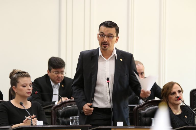 José María Villalta denuncia penalmente a diputado Cascante y lo insta a renunciar a su inmunidad parlamentaria