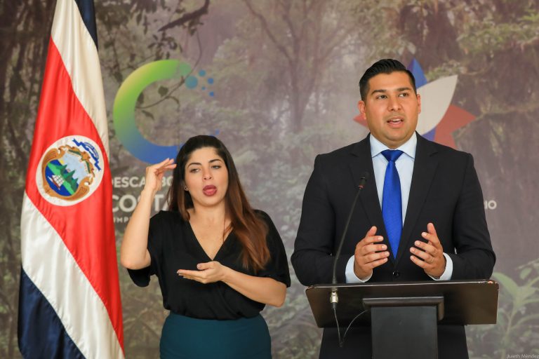 "Por convicción", renuncia el ministro de Trabajo Steven Nuñez