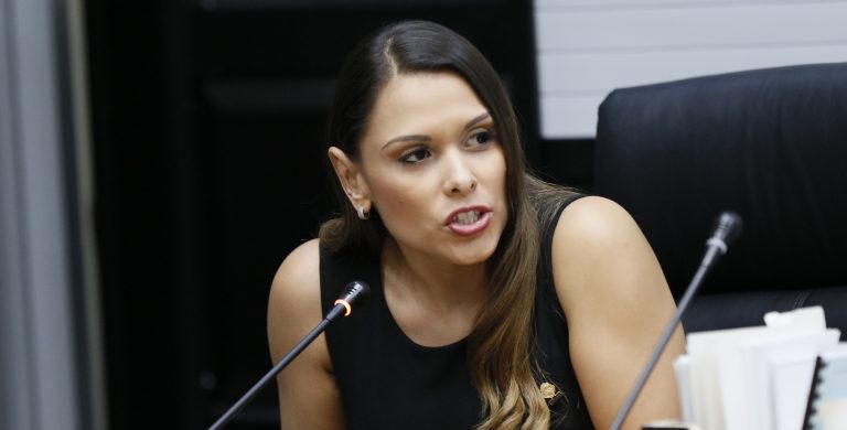 Asamblea pide cobro judicial contra exdiputada Ivonne Acuña por compras de combustible desproporcionadas y fuera de lógica