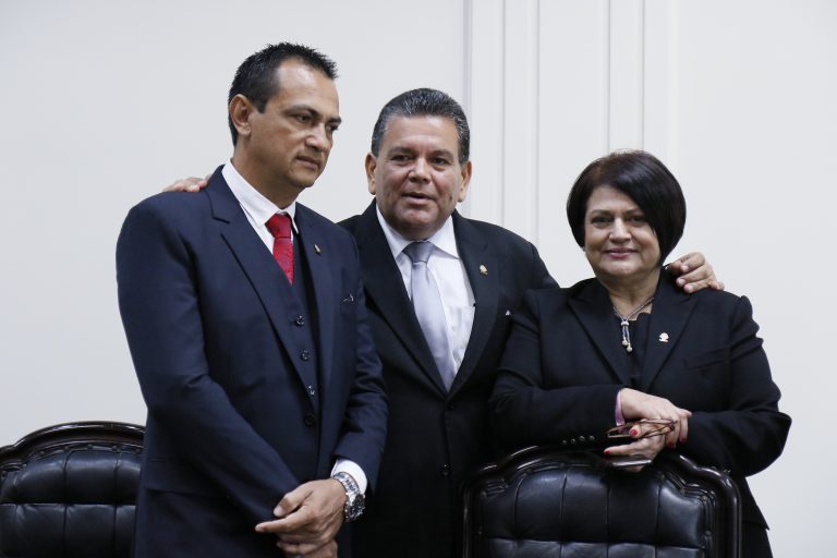 "Enemigo público": Diputado ataca a magistrado por tramitar amparo en su contra