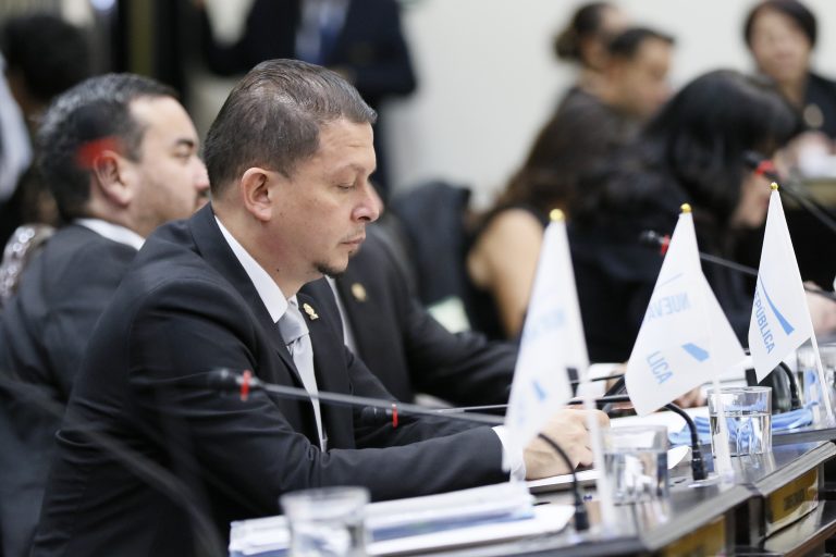 Harllan Hoepelman, primer diputado confirmado con la COVID-19