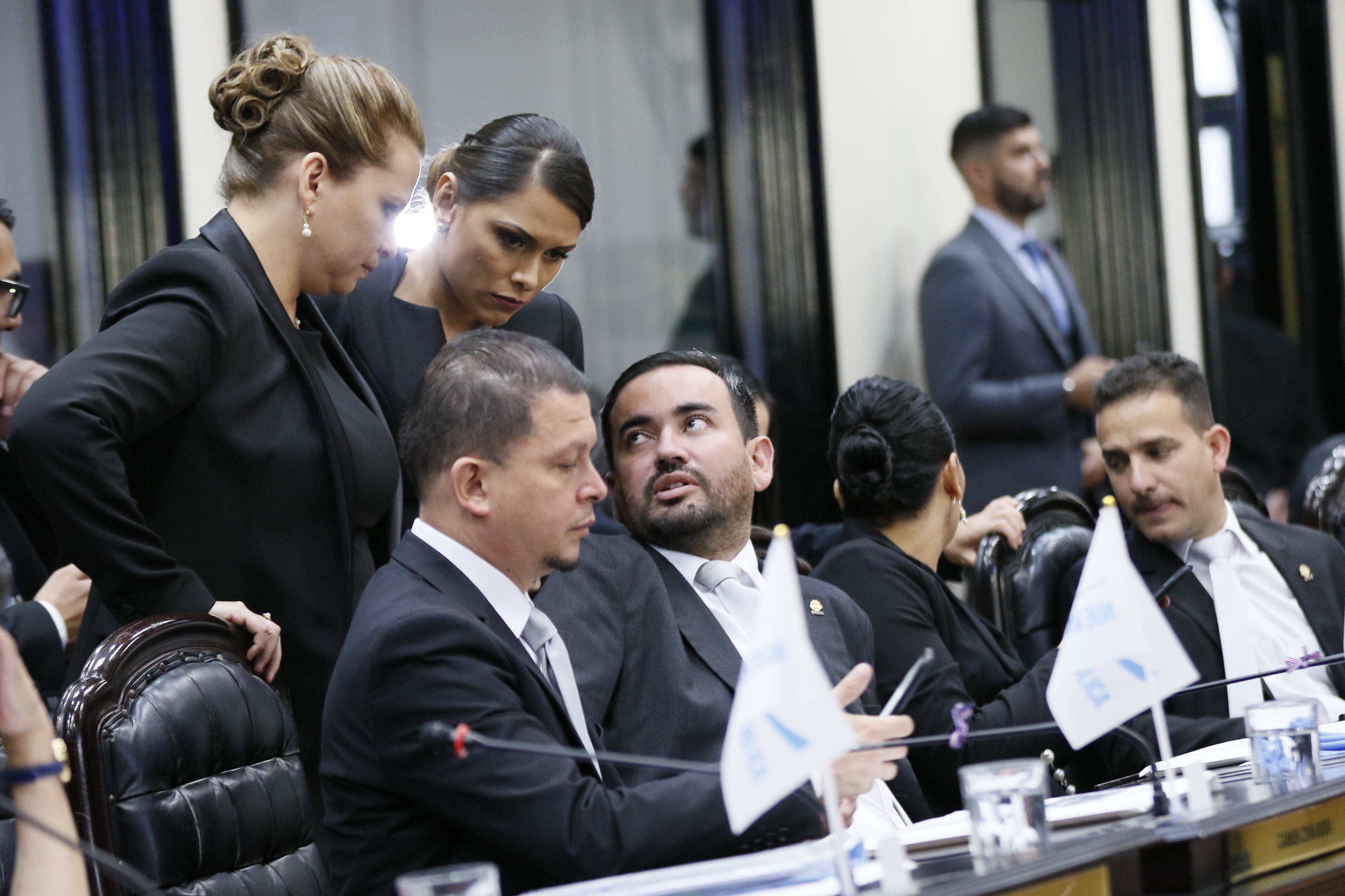 Imagen principal del artículo: Congreso estudiará reforma constitucional para destituir diputados que renuncien a su partido