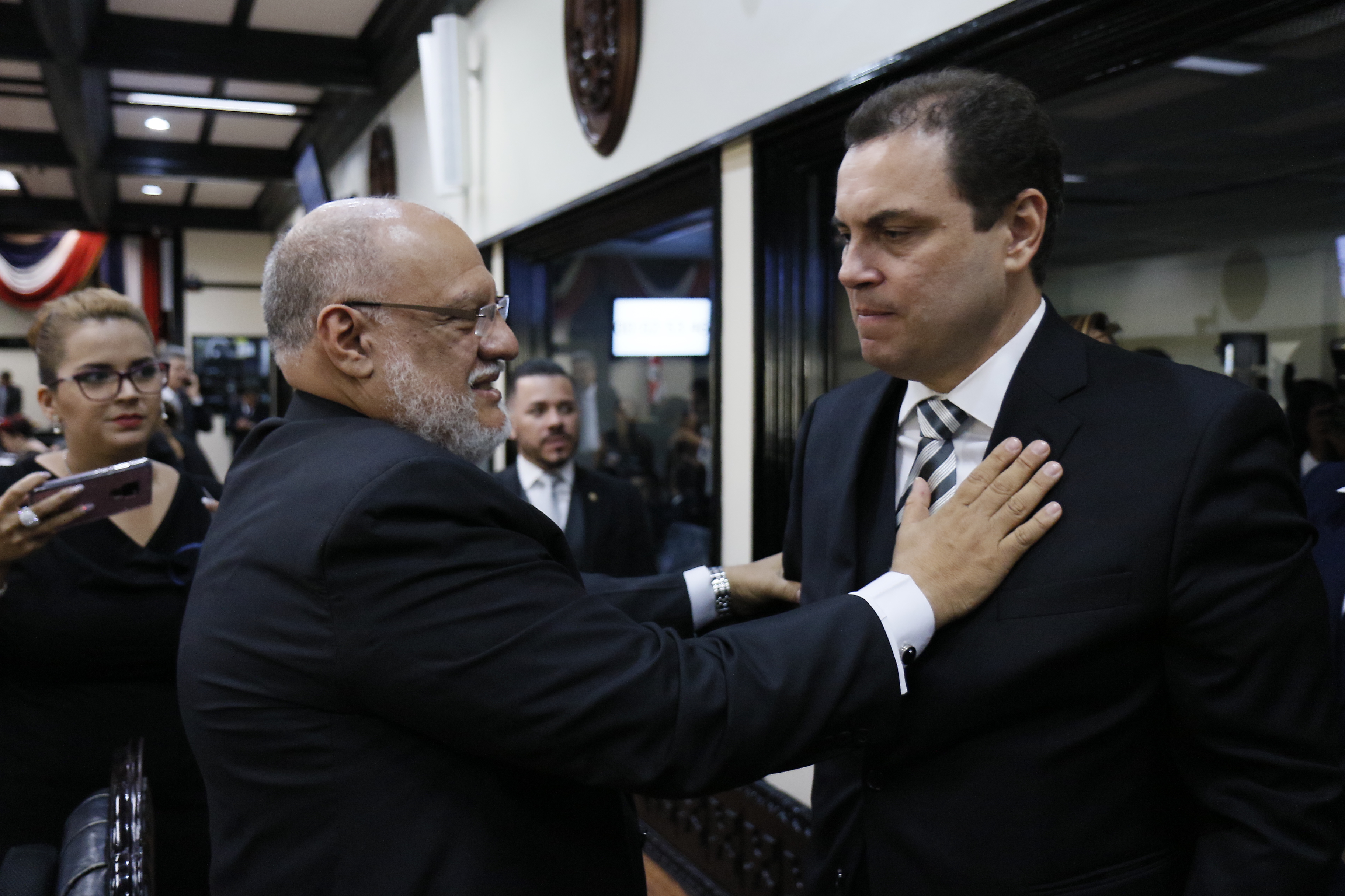 Si los diputados no van a la montaña, la montaña irá a los diputados