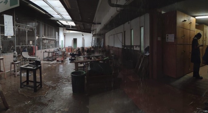 Estudiantes de Artes de la UCR claman a gritos por arreglos en edificio