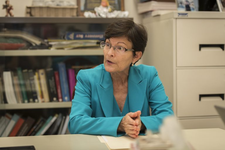 Procuradora adjunta protesta ante nuevo jerarca tras ser sacada del correo institucional